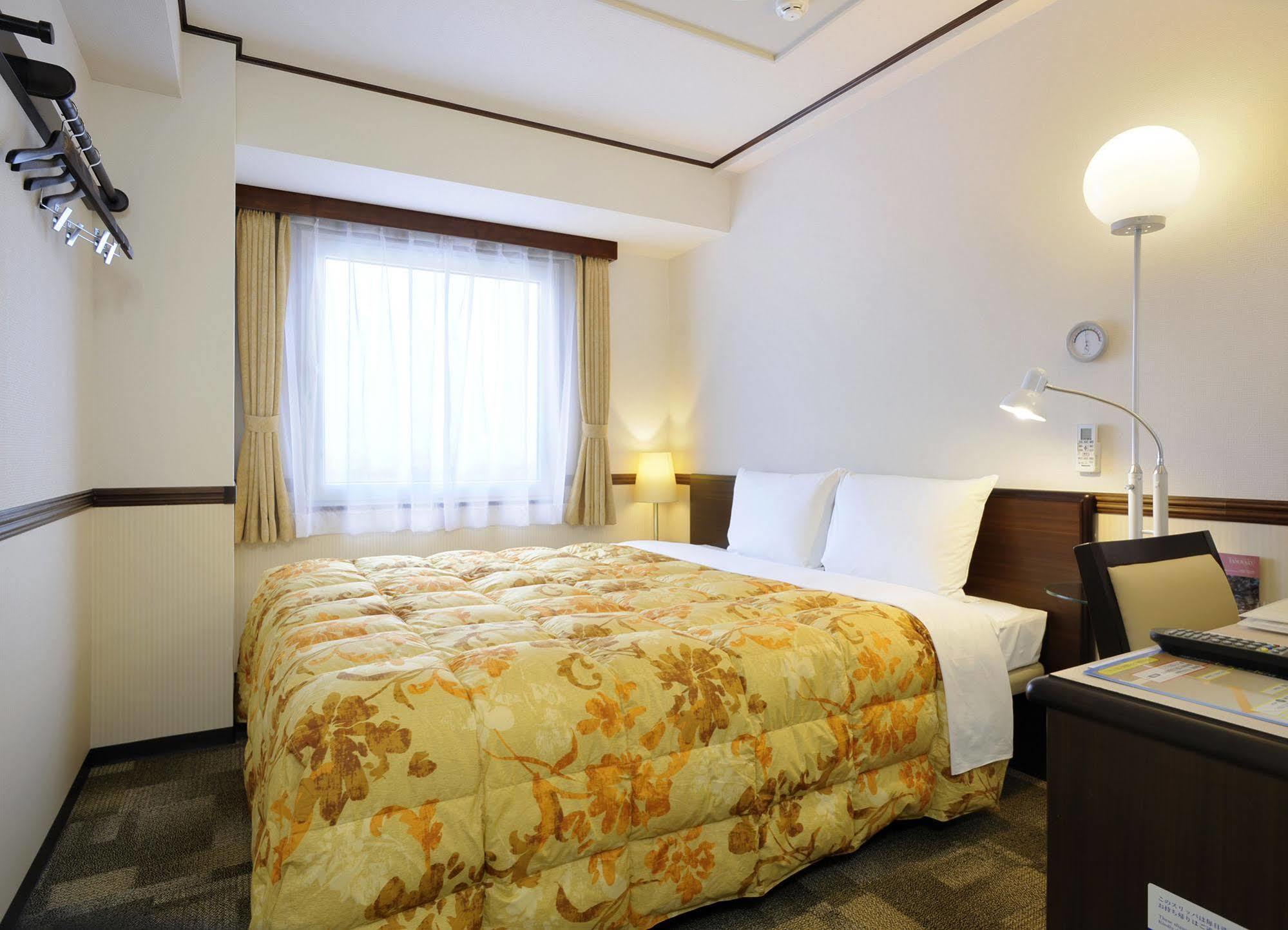 Toyoko Inn Takamatsu Hyogomachi Buitenkant foto
